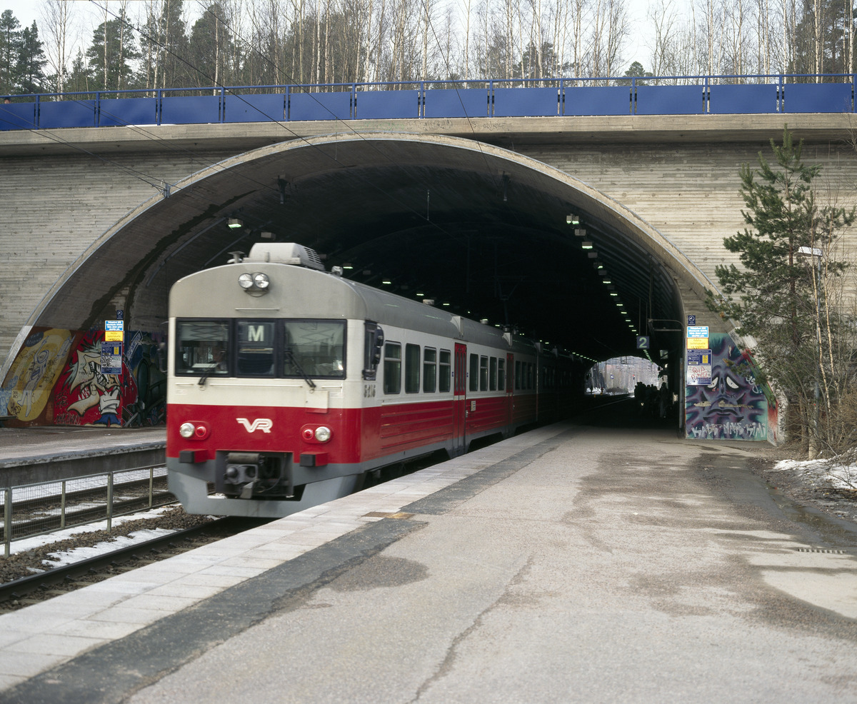 Kaarela, Malminkartanon rautatieasema