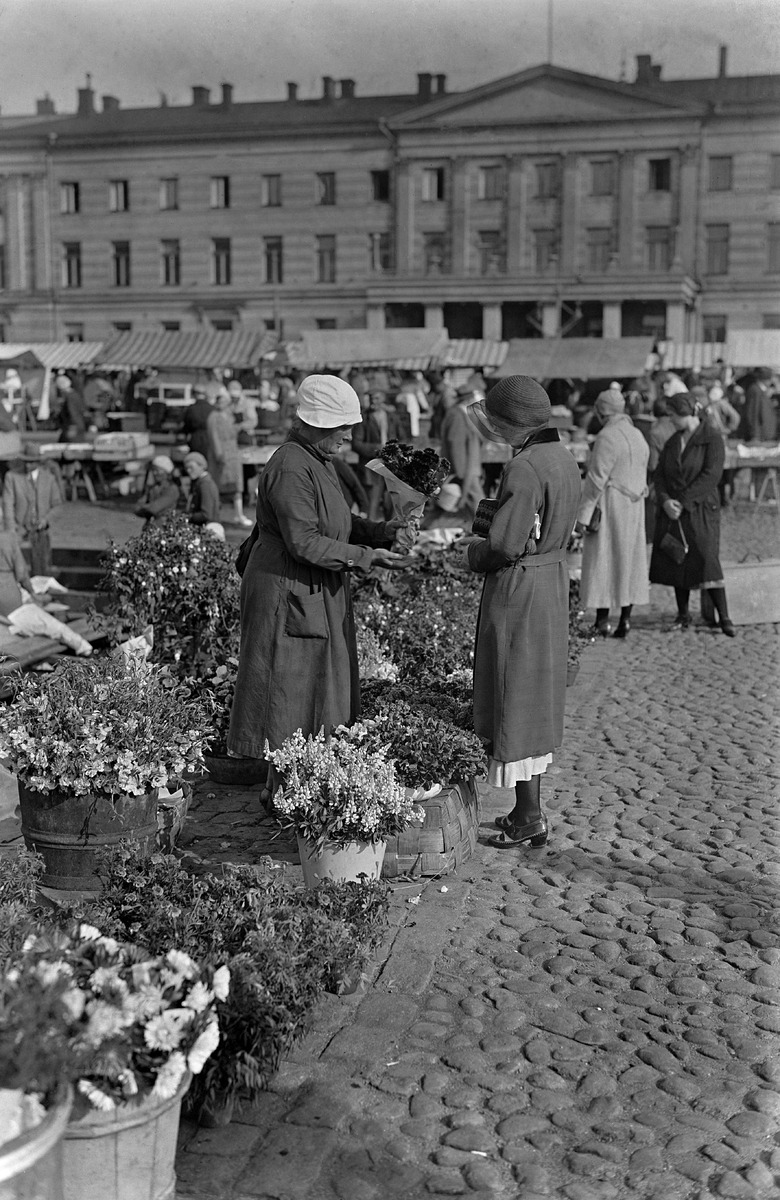 Puesto de flores en el mercado de Helsinki