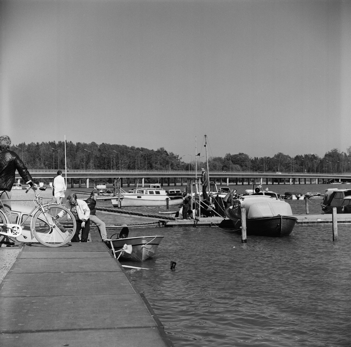Puotilan venesatama, Meripellontie 11, Vartiokylän lahden rannalla