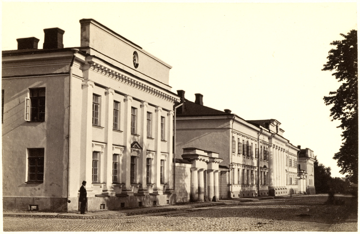 Venäläinen sotilassairaala (1833-1917), entinen Kantonistikoulu, nykyisin Helsingin Yliopiston historian ja kulttuurientutkimuksen talo, Topelia