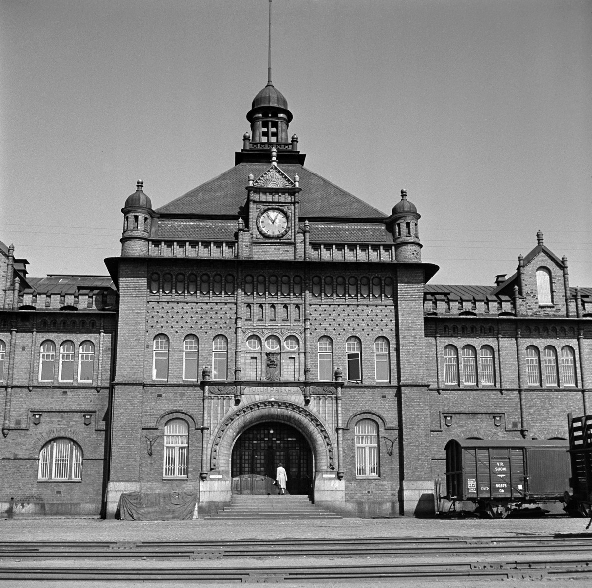 Tulli- ja pakkahuone, 1901 valmistunut, arkkitehti Gustaf Nyströmin suunnittelema punatiilirakennus