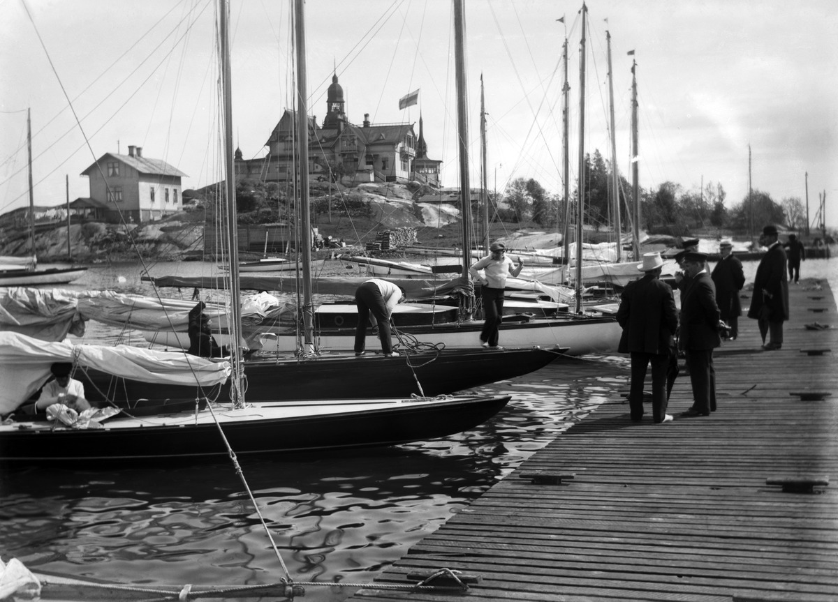 Nyländska jaktklubbenin (NJK) venesatama Valkosaarenkarin rannassa 1910-luvun alussa