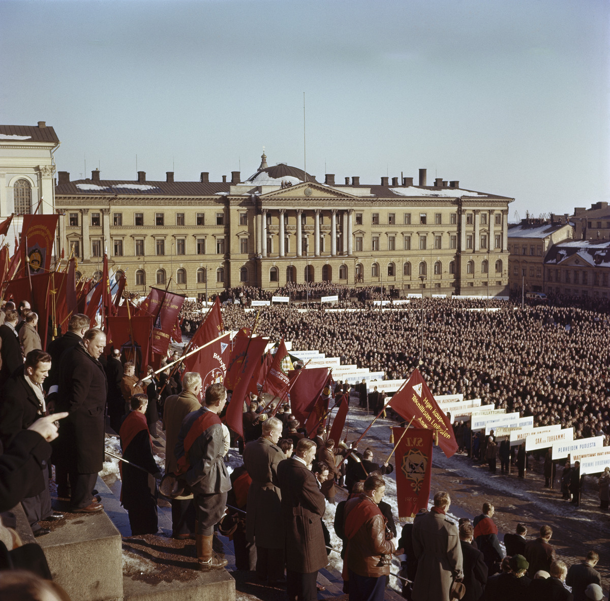 Mielenosoitus yleislakon aikaan Senaatintorilla maaliskuussa 1956