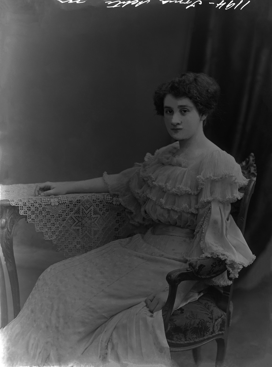 Suomalainen oopperalaulaja Irma Ackté (1887 - 1936), jonka ääniala oli altto