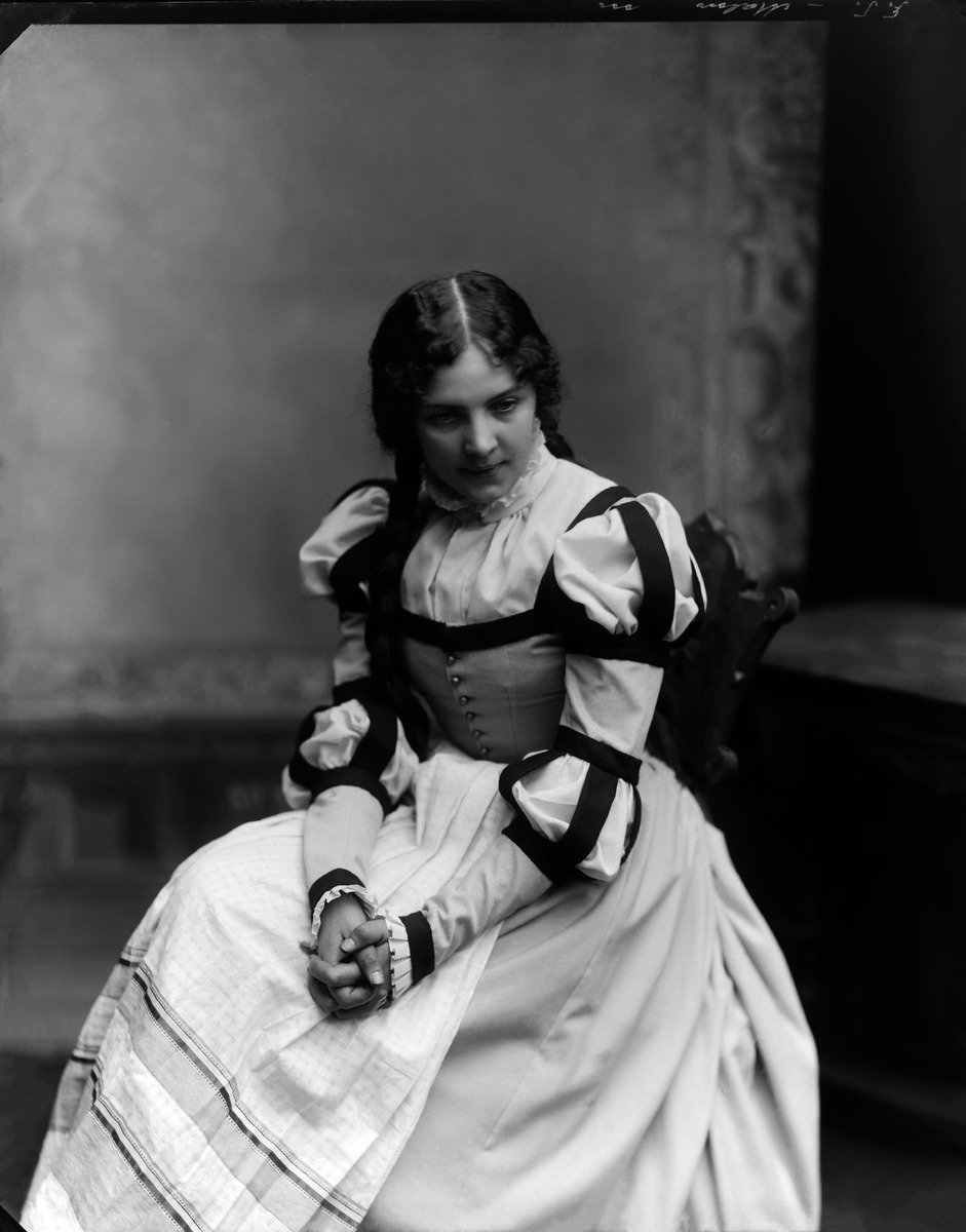 Folkteaternin näyttelijä Emelie Degerholm (1847-1919), joka käytti kirjailijana nimeä Etty Malm