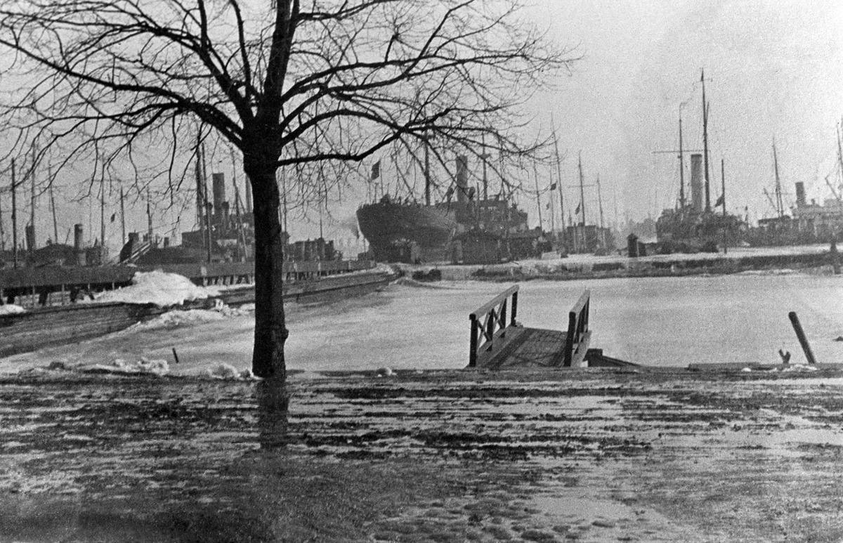 Venäjän Itämeren laivaston sota-aluksia talvehtimassa Pohjoissatamassa kansalaissodan aikana