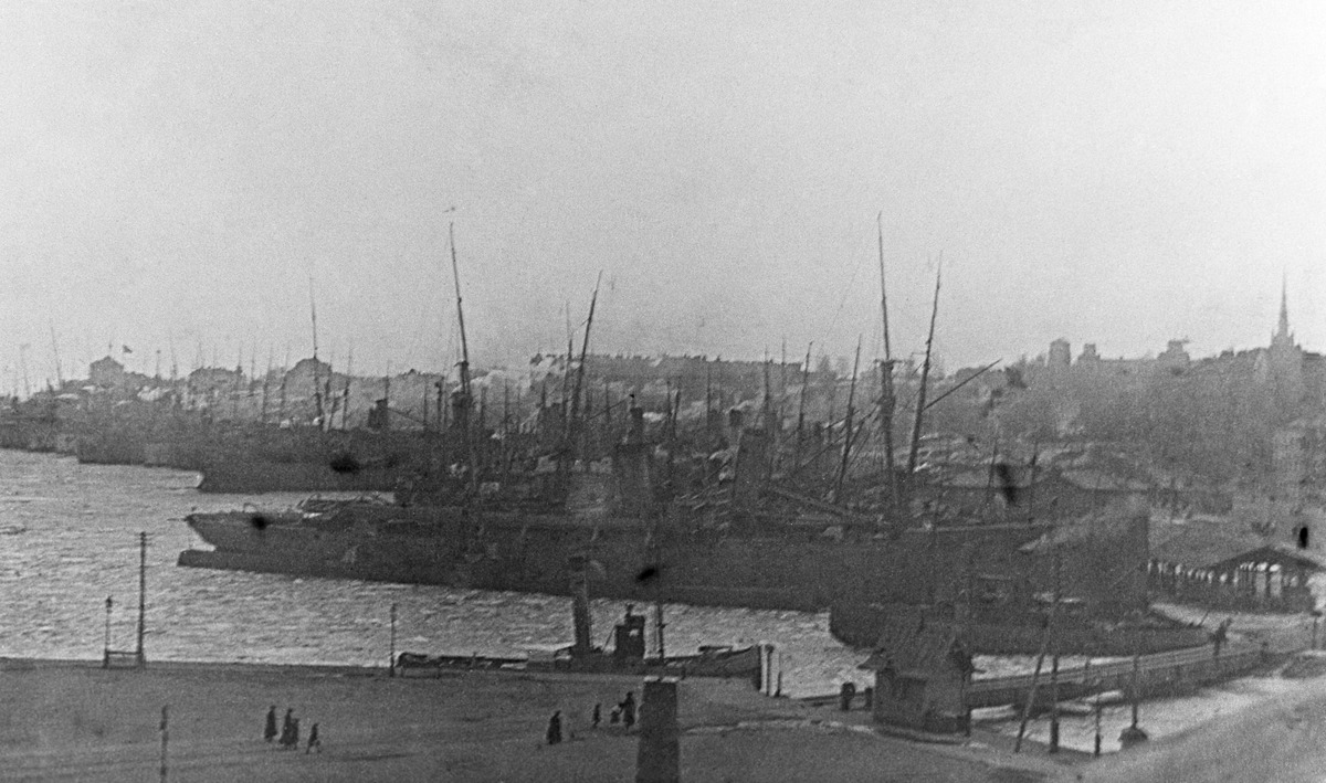 Venäjän Itämeren laivaston sota-aluksia talvehtimassa Eteläsatamassa kansalaissodan aikana