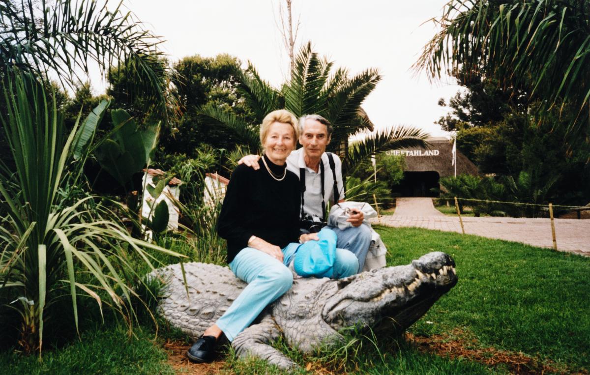 Valokuvaaja Volker von Bonin (1924-2006) vaimonsa Giselan kanssa matkalla Etelä-Afrikassa.