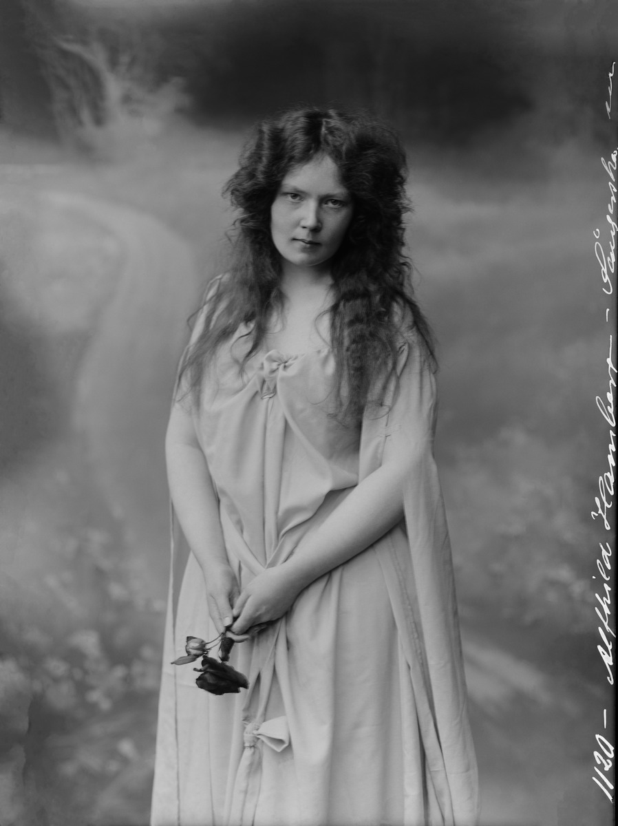 Oopperalaulaja Alfhild Hamberg (1881-1916)