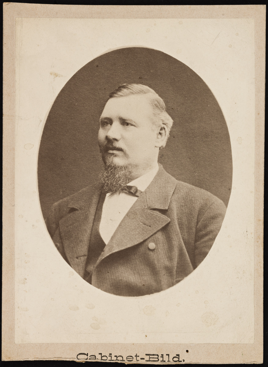Frans Julius Holmgren (1840-1908), tehtailija sekä ruumisarkkuliikkeen ja hautaustoimiston perustaja