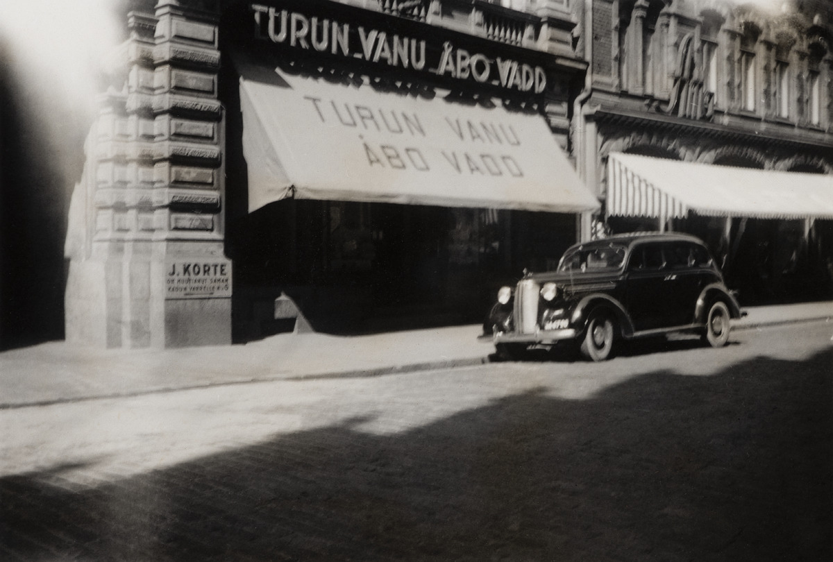 Turun Vanun (alkuaan Turun Vanuliike) uusi, lokakuussa 1937 perustettu myymälä, Kluuvikatu 2