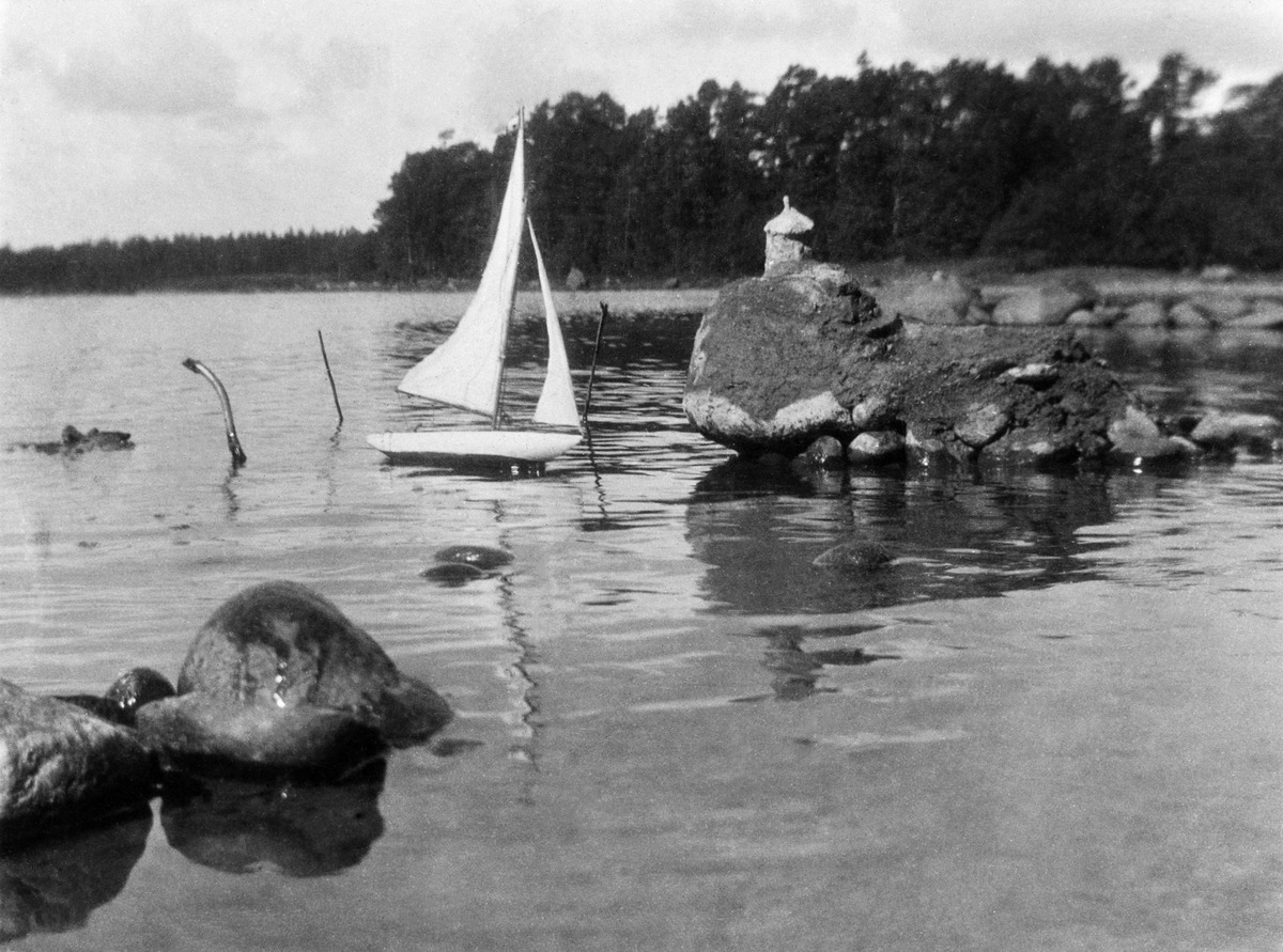 Pienoispurjevene Anita huvila Åsan rannassa