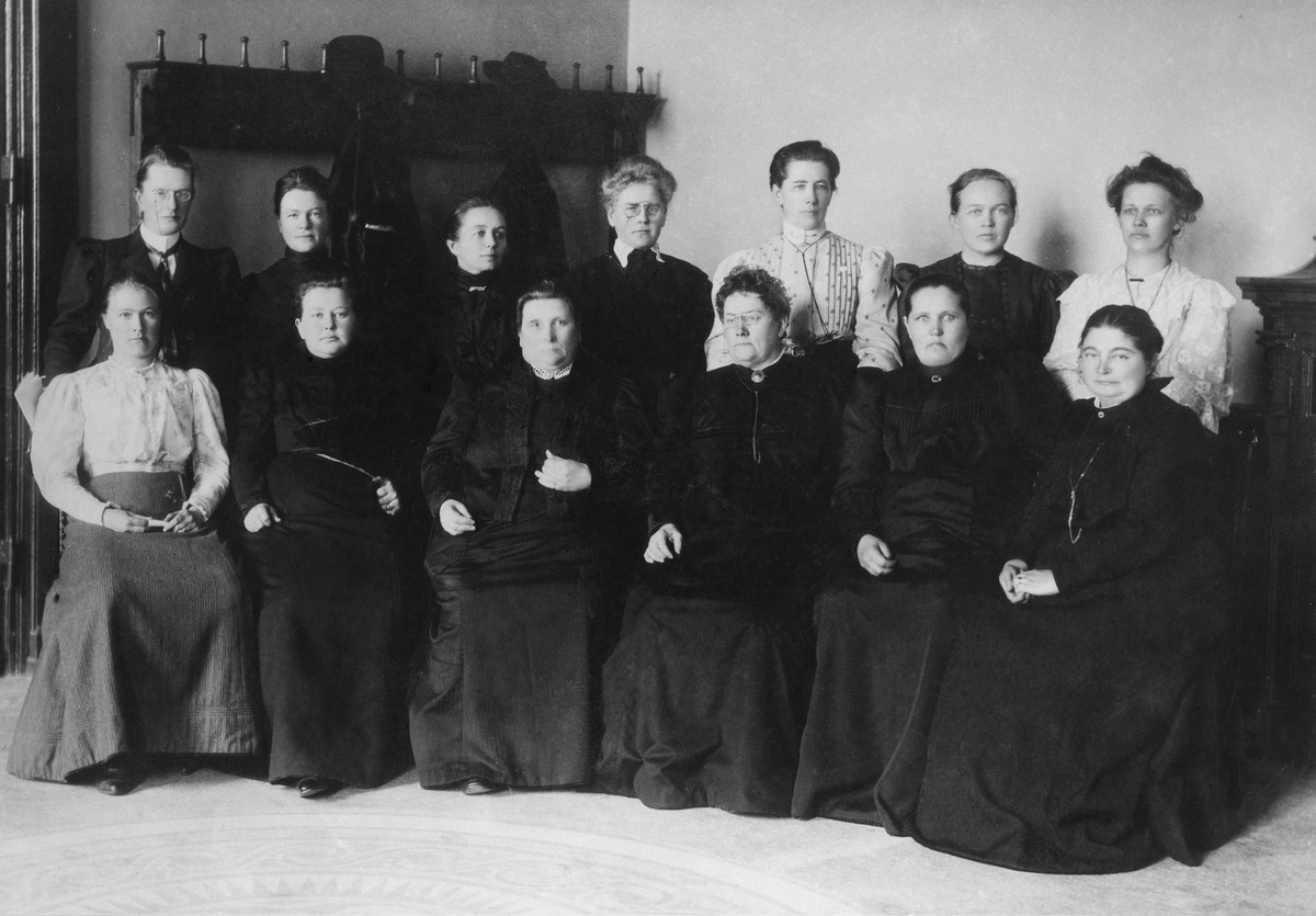 Ensimmäisten yksikamaristen valtiopäivien naiskansanedustajia (yhteensä 19)