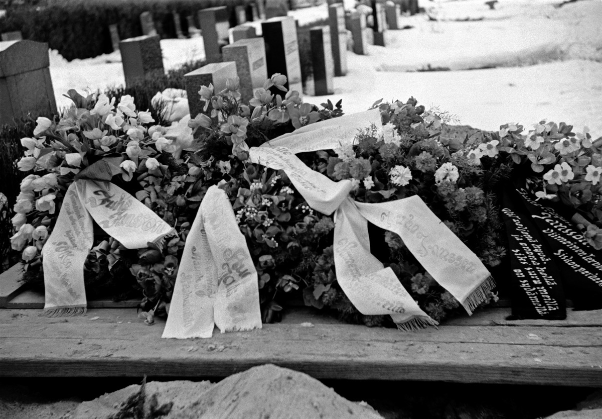Hietaniemen hautausmaa, Juho Janssonin hautajaiset, kukitettu hauta