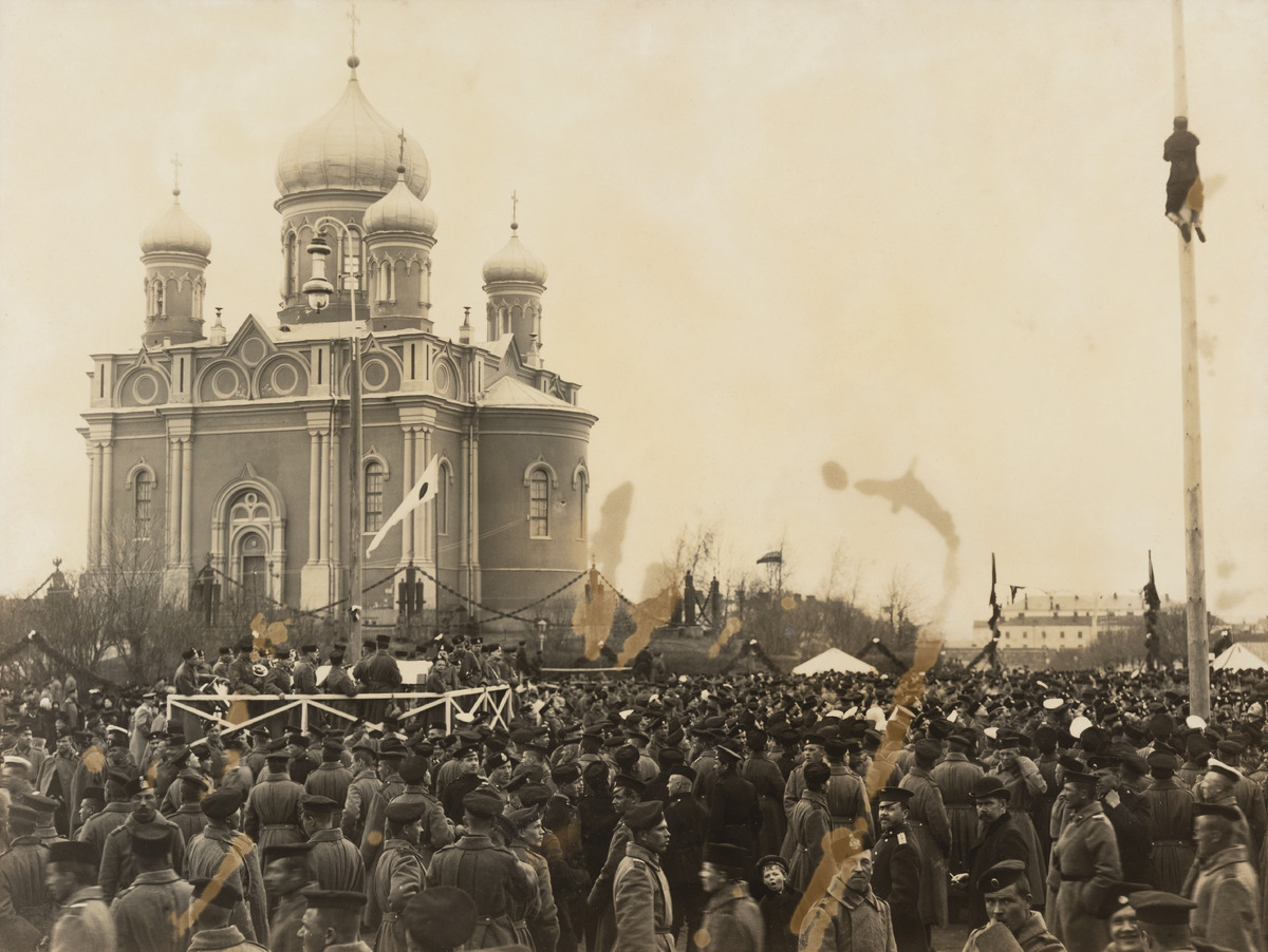 Viaporin venäläisen varuskunnan 100-vuotisjuhla huhtikuussa 1908, venäläistä
sotaväkeä Ison Mustasaaren paraatikentällä