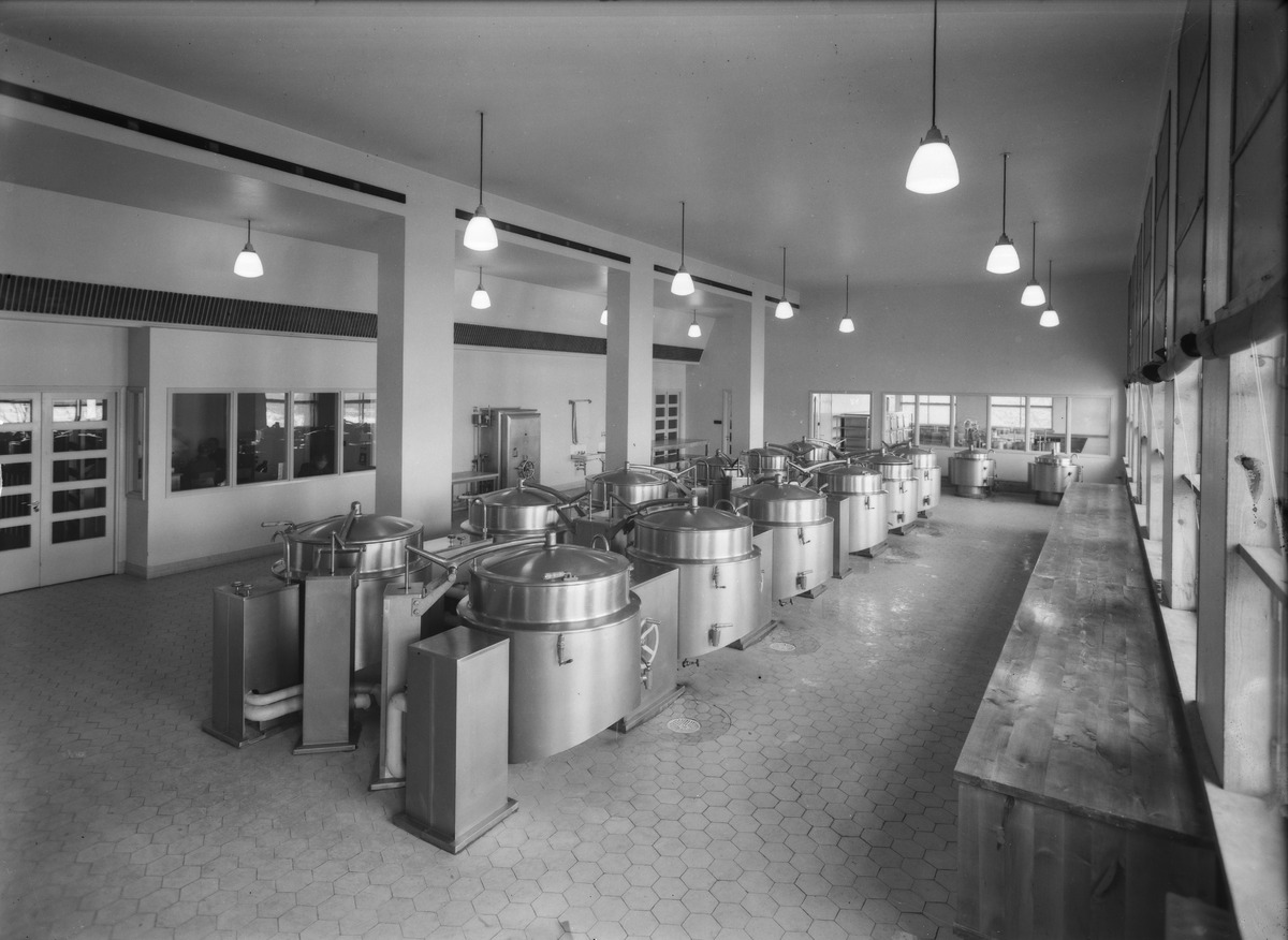 Uusi ruokatehdas  Helsinginkadulla 1940 -luvun alussa