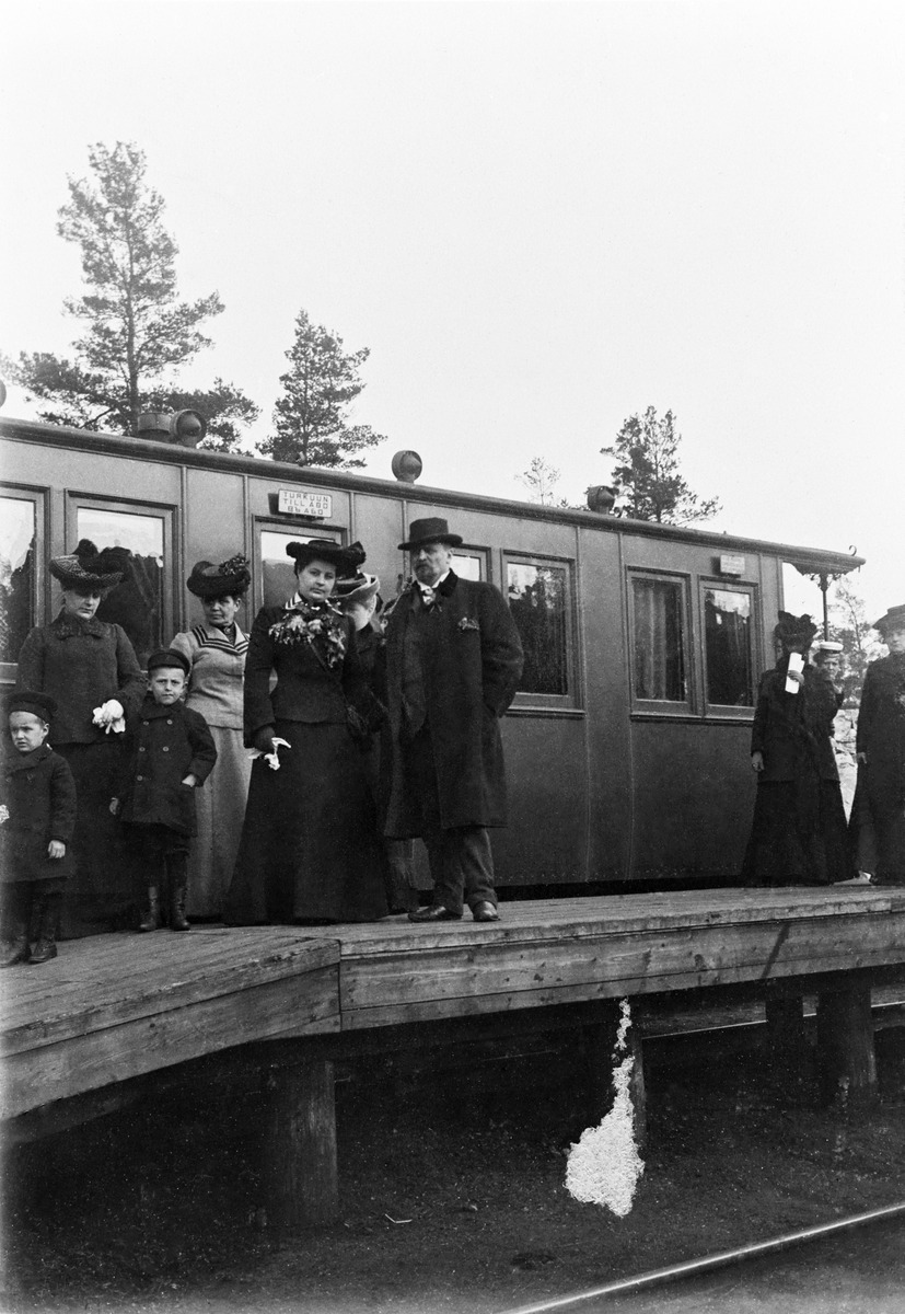 Ensimmäisten maastakarkotettujen lähtö junalla Helsingistä Turun kautta Tukholmaan